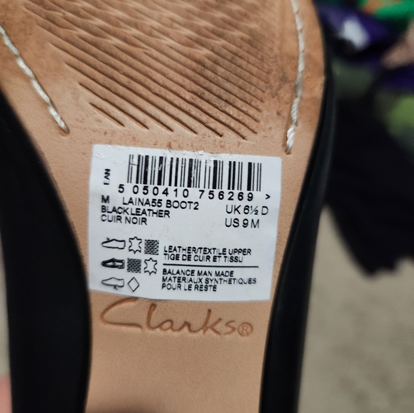 Clark's Low Heel bootie - Picture 3 of 3